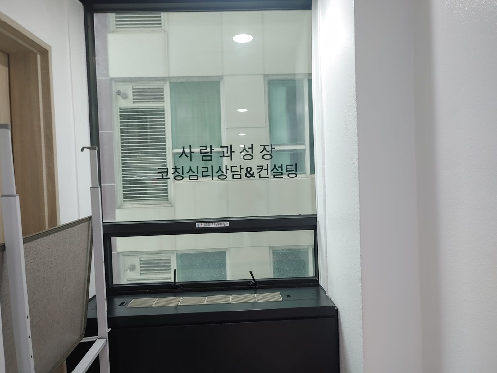 세상에서 나를 가장 가혹하게 채찍질하는 사람이 나일 때, 따뜻한 자기자비를 건네는 법